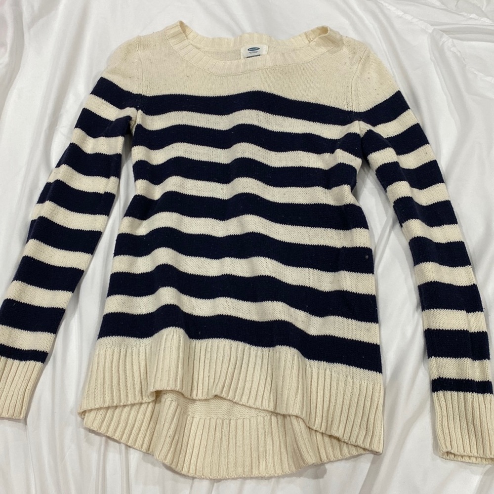 Old navy blue and crème knitted sweater
